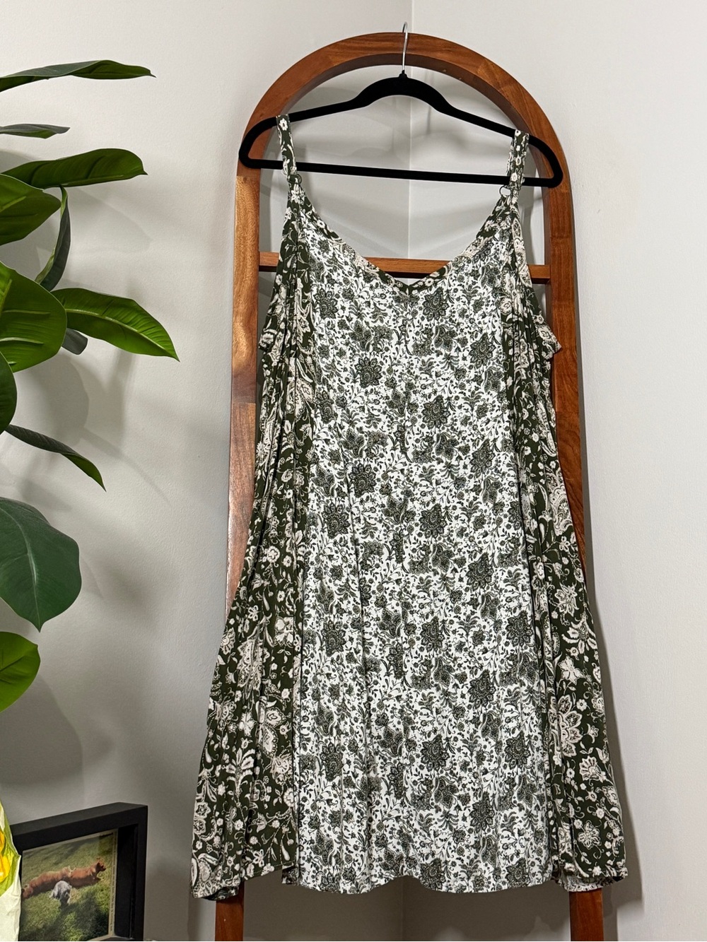 Torrid 4X White Green Floral V Neck Sleeveless Dress
